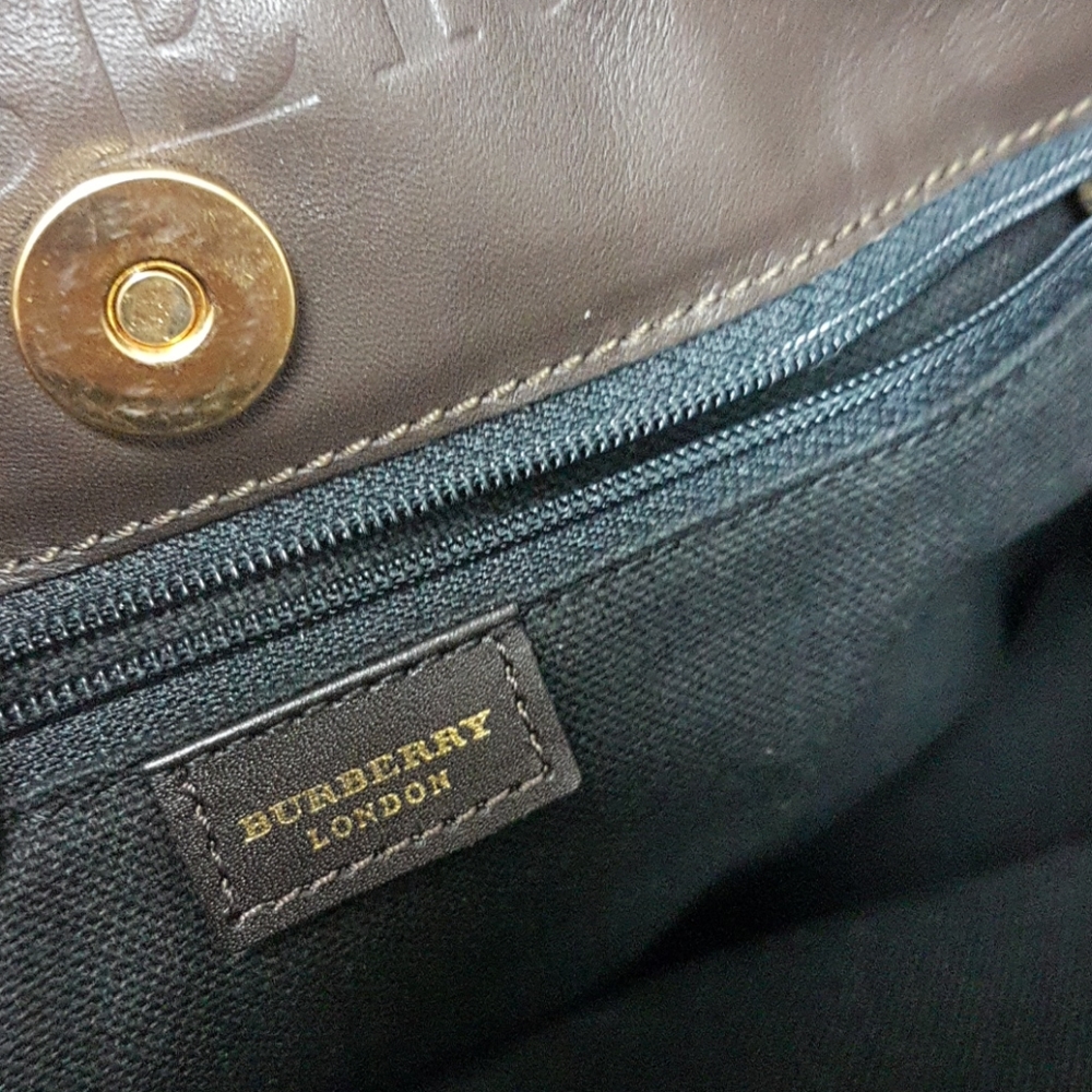 SOLD.   Burberry gator leather shoulder bag - Picture 7 of 8